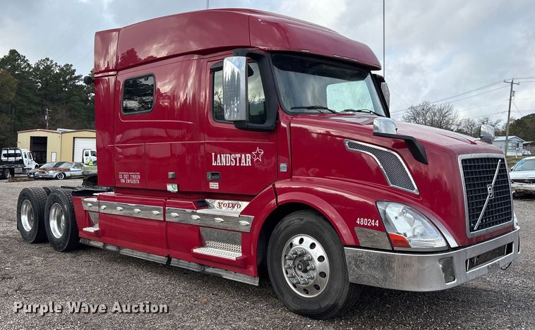 image for item ET7463 2014 Volvo VNL semi truck