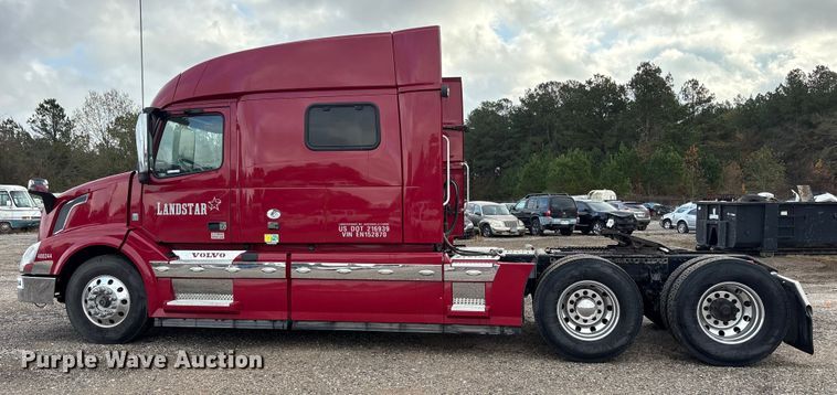 image for item ET7463 2014 Volvo VNL semi truck