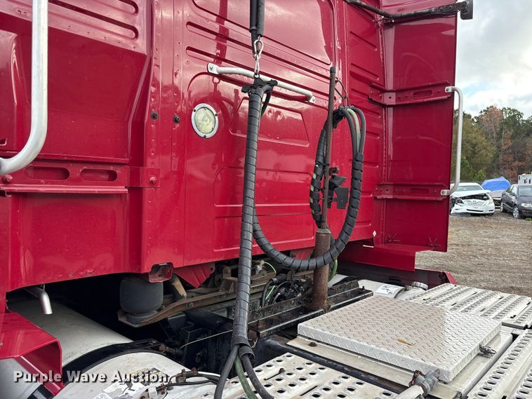 image for item ET7463 2014 Volvo VNL semi truck