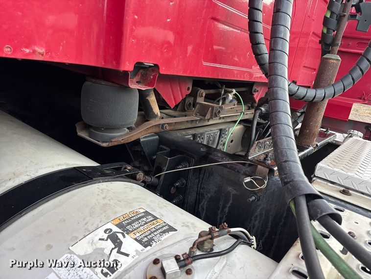 image for item ET7463 2014 Volvo VNL semi truck