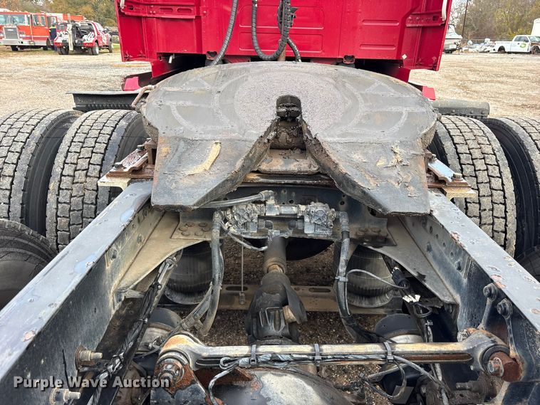 image for item ET7463 2014 Volvo VNL semi truck