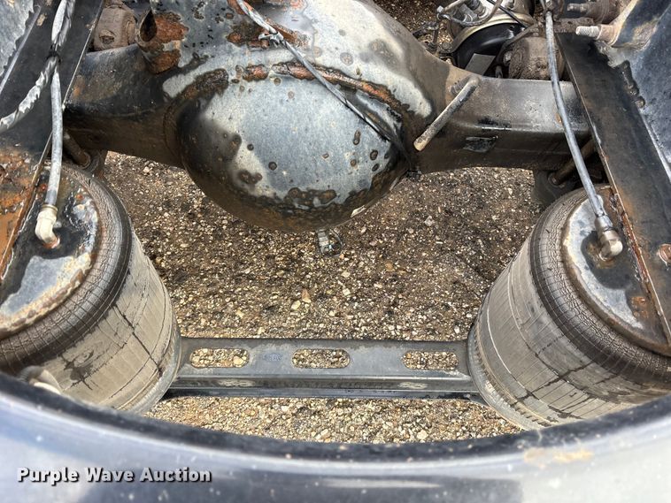 image for item ET7463 2014 Volvo VNL semi truck