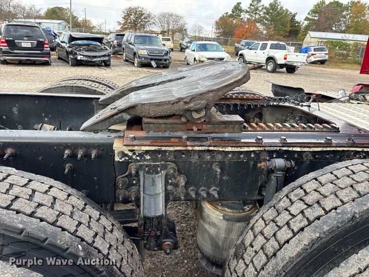 image for item ET7463 2014 Volvo VNL semi truck