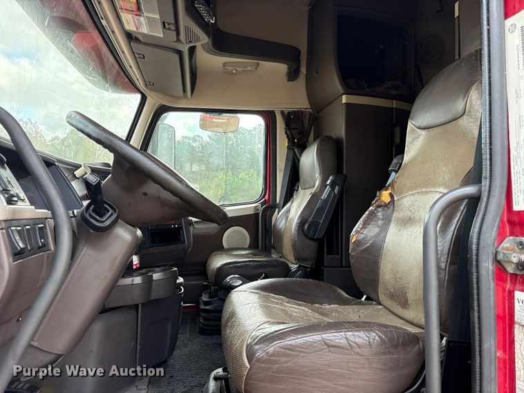 image for item ET7463 2014 Volvo VNL semi truck