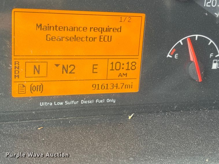 image for item ET7463 2014 Volvo VNL semi truck