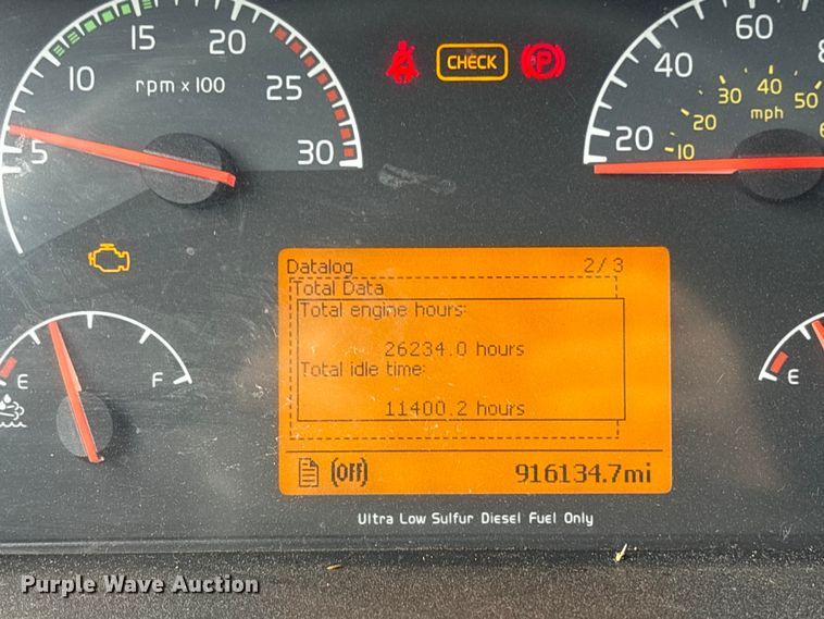 image for item ET7463 2014 Volvo VNL semi truck