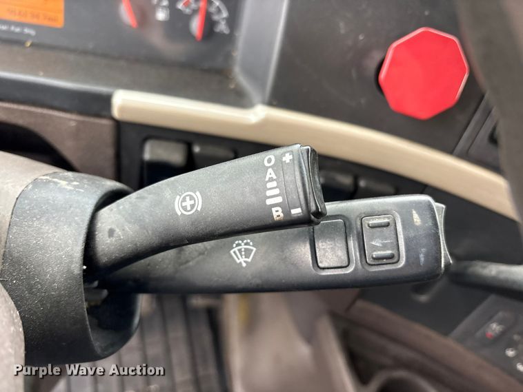 image for item ET7463 2014 Volvo VNL semi truck