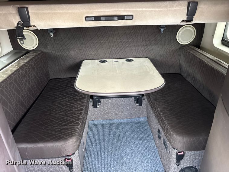 image for item ET7463 2014 Volvo VNL semi truck