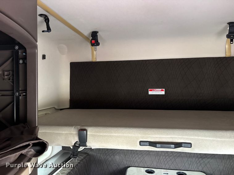 image for item ET7463 2014 Volvo VNL semi truck