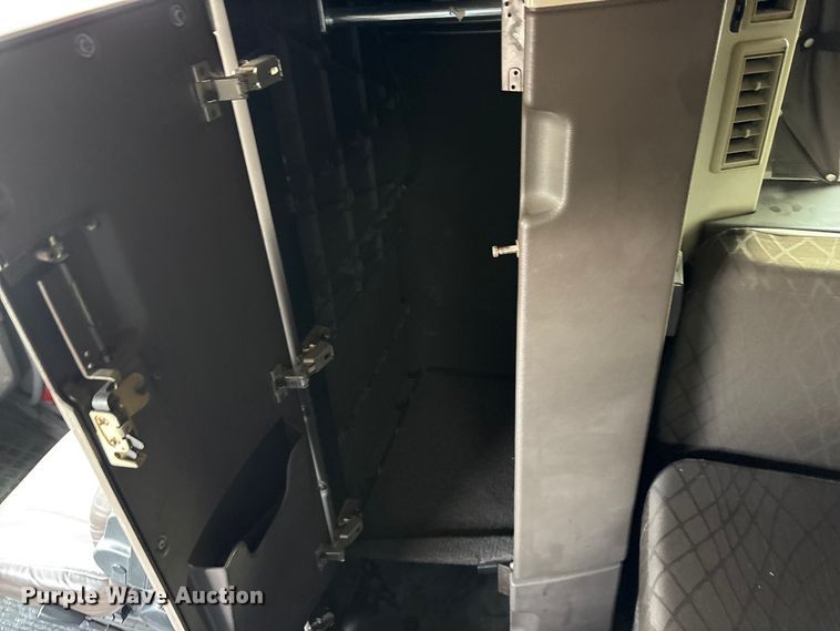 image for item ET7463 2014 Volvo VNL semi truck