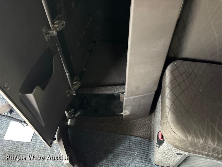 image for item ET7463 2014 Volvo VNL semi truck