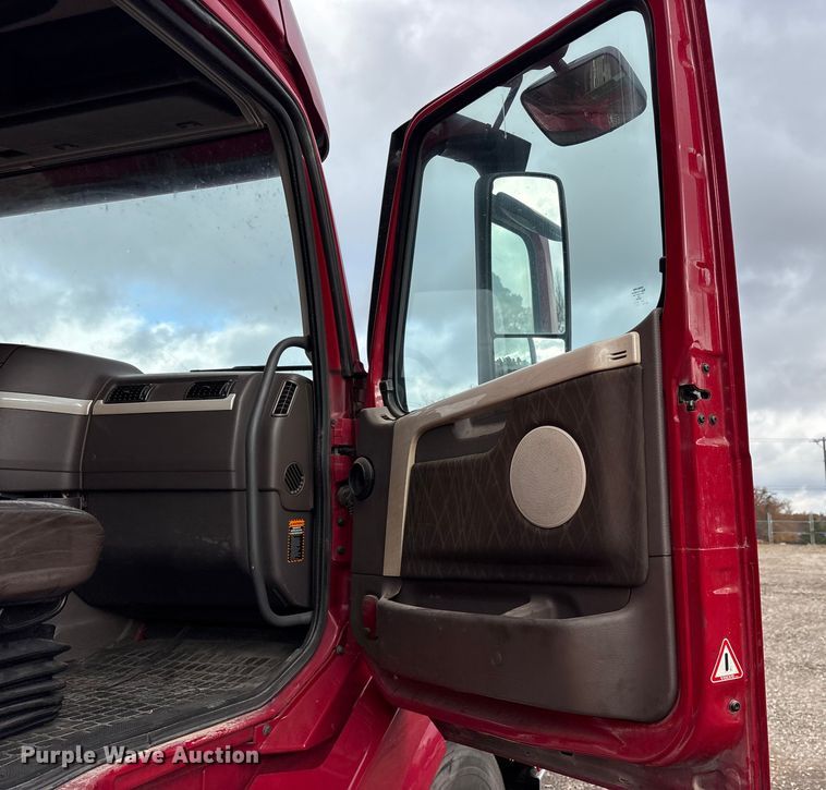 image for item ET7463 2014 Volvo VNL semi truck