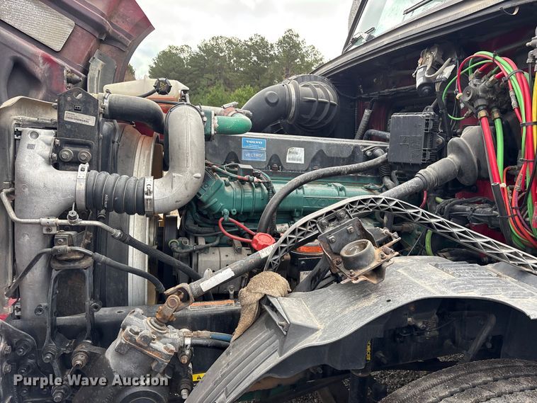 image for item ET7463 2014 Volvo VNL semi truck