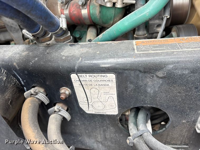 image for item ET7463 2014 Volvo VNL semi truck