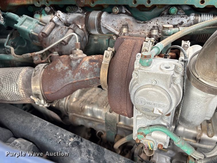 image for item ET7463 2014 Volvo VNL semi truck