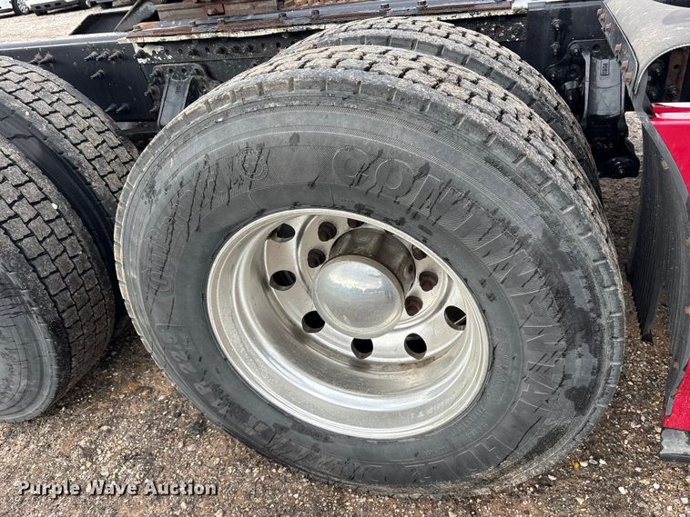 image for item ET7463 2014 Volvo VNL semi truck