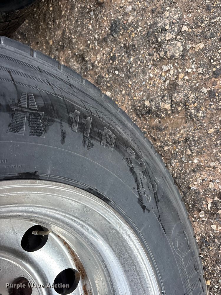 image for item ET7463 2014 Volvo VNL semi truck