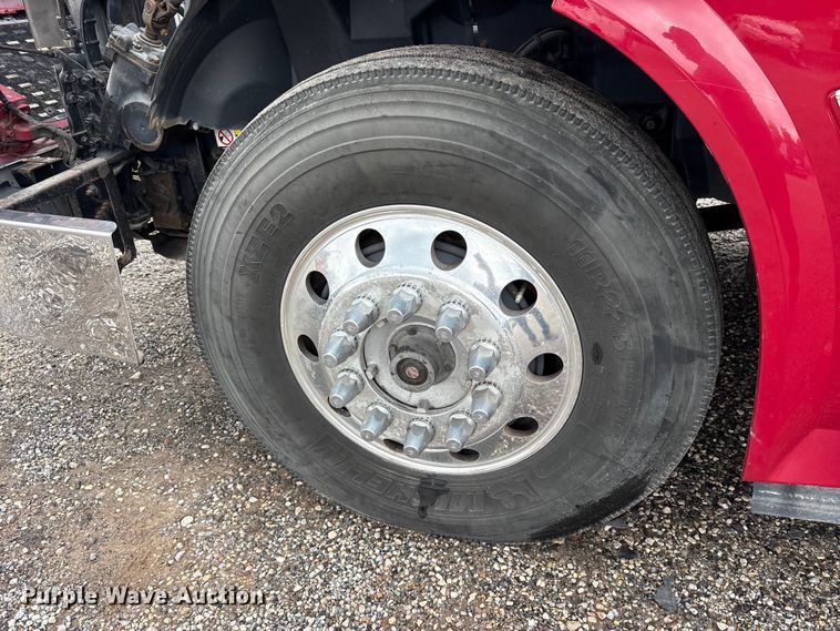 image for item ET7463 2014 Volvo VNL semi truck