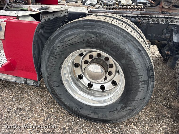 image for item ET7463 2014 Volvo VNL semi truck