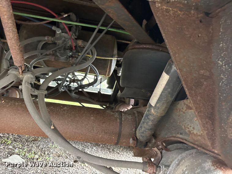 image for item ET7464 2017 Vanguard dry van trailer