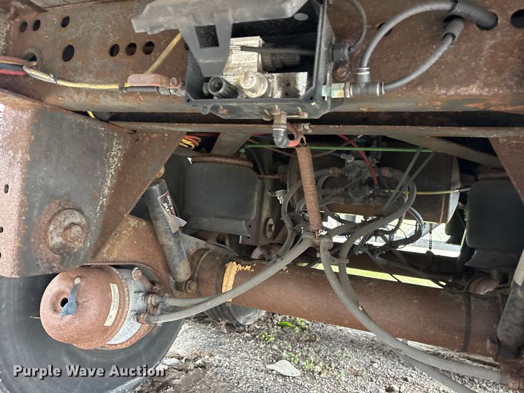 image for item ET7464 2017 Vanguard dry van trailer