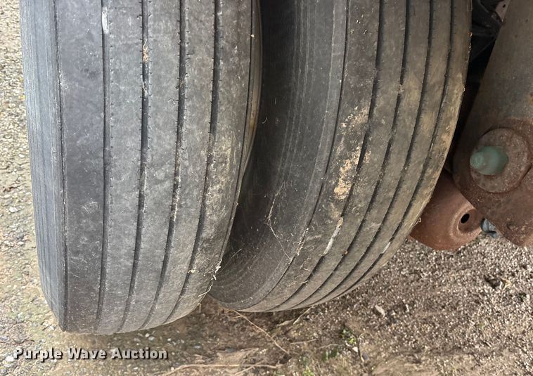 image for item ET7464 2017 Vanguard dry van trailer