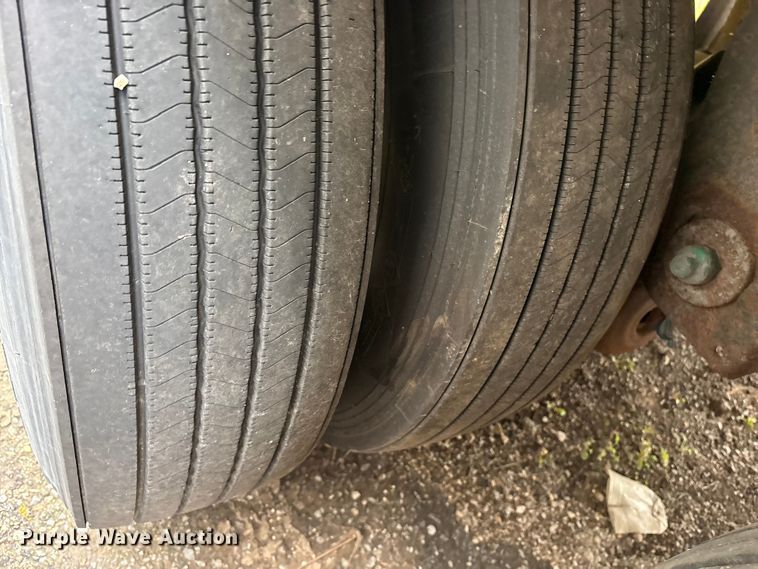 image for item ET7464 2017 Vanguard dry van trailer