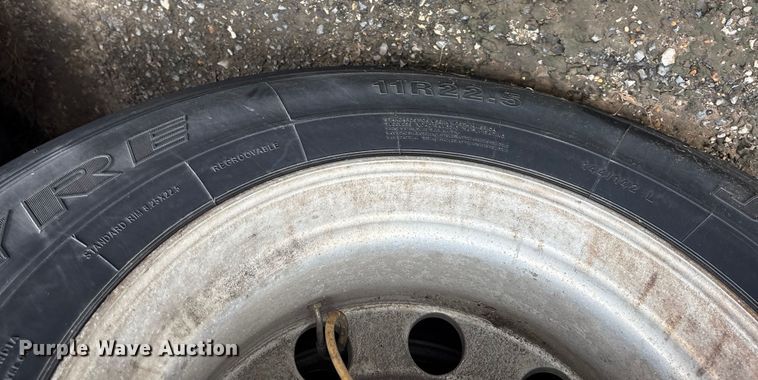 image for item ET7464 2017 Vanguard dry van trailer