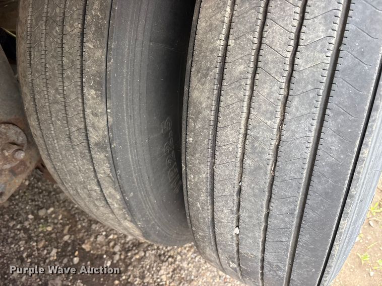 image for item ET7464 2017 Vanguard dry van trailer