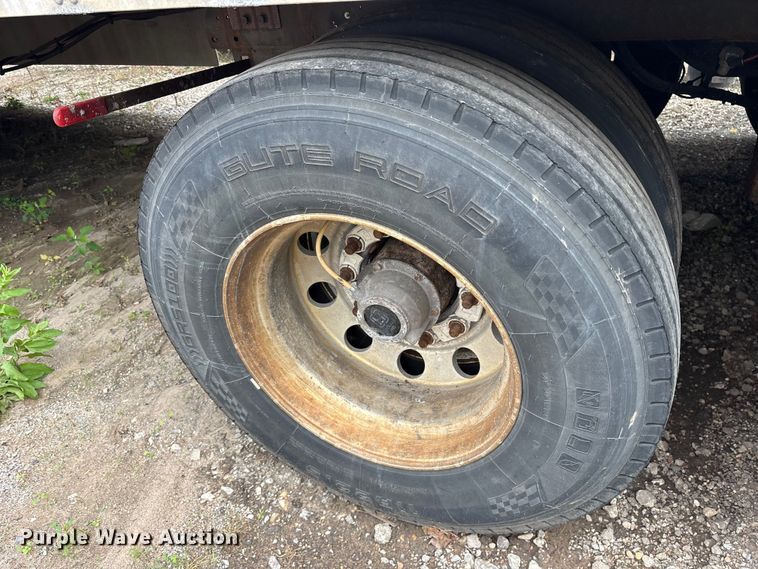 image for item ET7464 2017 Vanguard dry van trailer