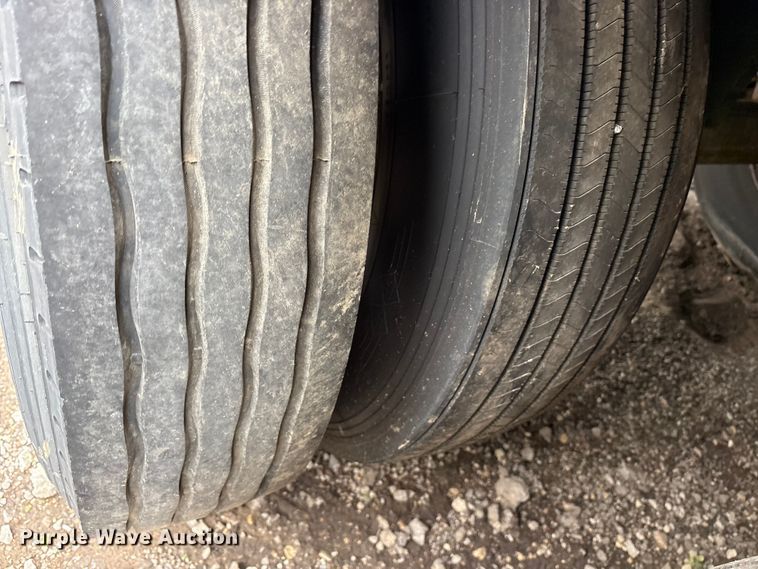 image for item ET7464 2017 Vanguard dry van trailer