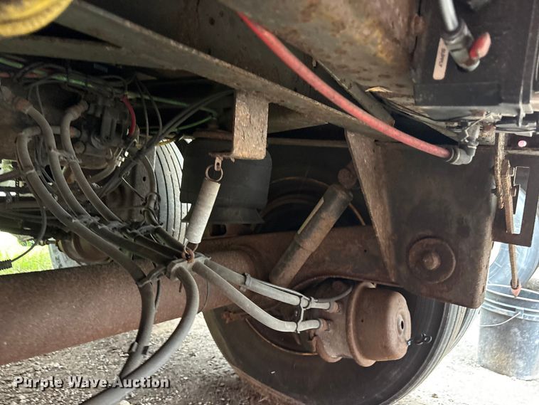 image for item ET7465 2016 Vanguard dry van trailer