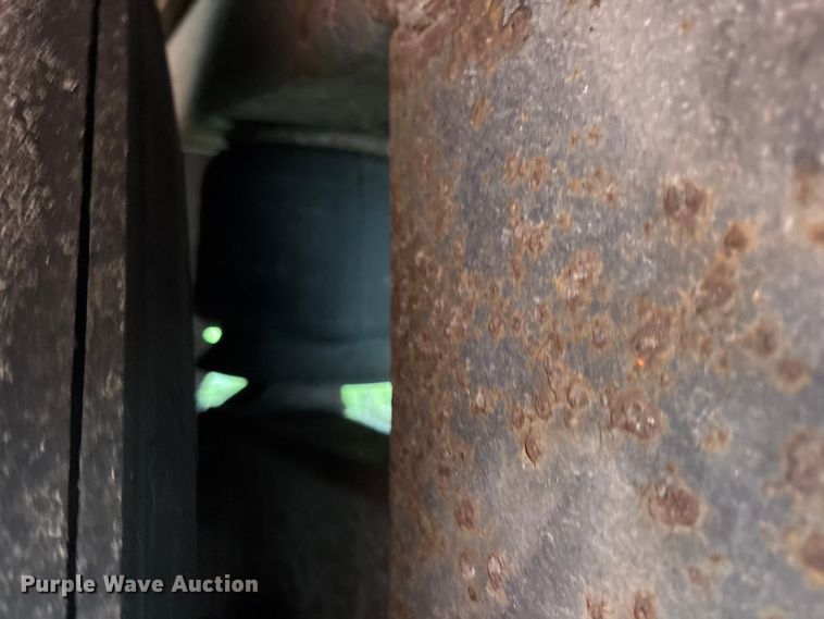 image for item ET7465 2016 Vanguard dry van trailer