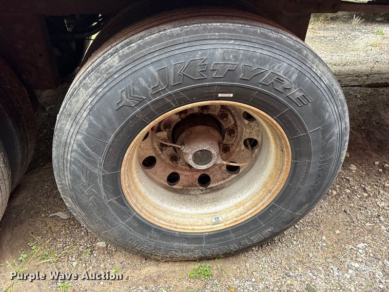 image for item ET7465 2016 Vanguard dry van trailer