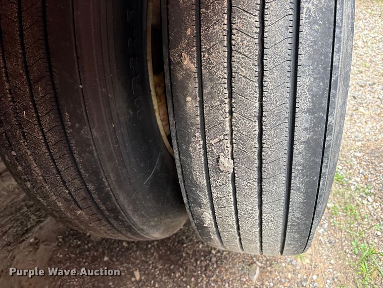 image for item ET7465 2016 Vanguard dry van trailer