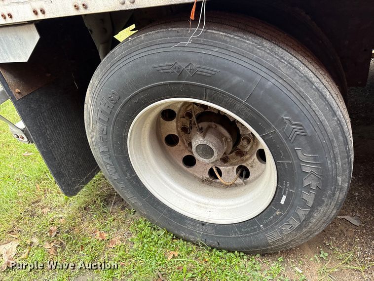 image for item ET7465 2016 Vanguard dry van trailer