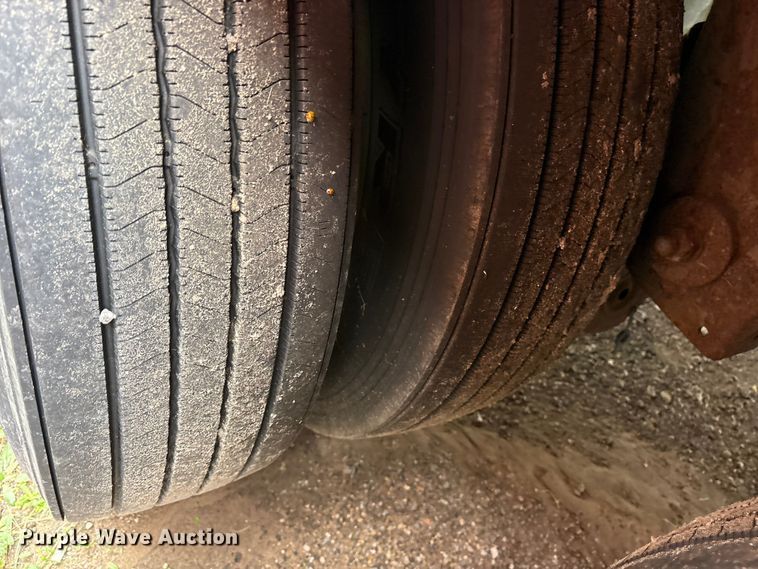 image for item ET7465 2016 Vanguard dry van trailer