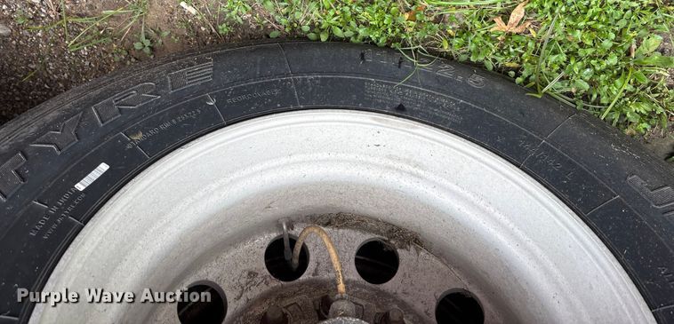 image for item ET7465 2016 Vanguard dry van trailer