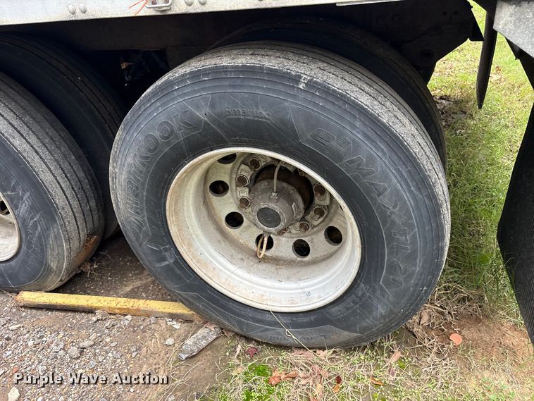 image for item ET7465 2016 Vanguard dry van trailer