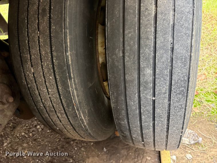 image for item ET7465 2016 Vanguard dry van trailer