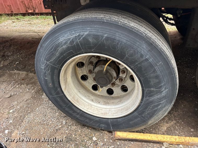 image for item ET7465 2016 Vanguard dry van trailer