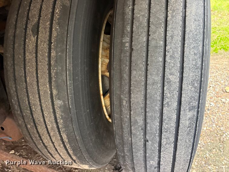 image for item ET7465 2016 Vanguard dry van trailer