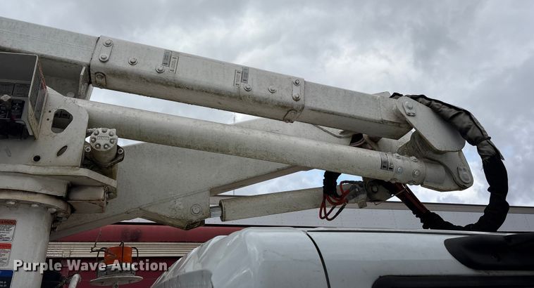 image for item ET7466 2012 International TA005 bucket truck