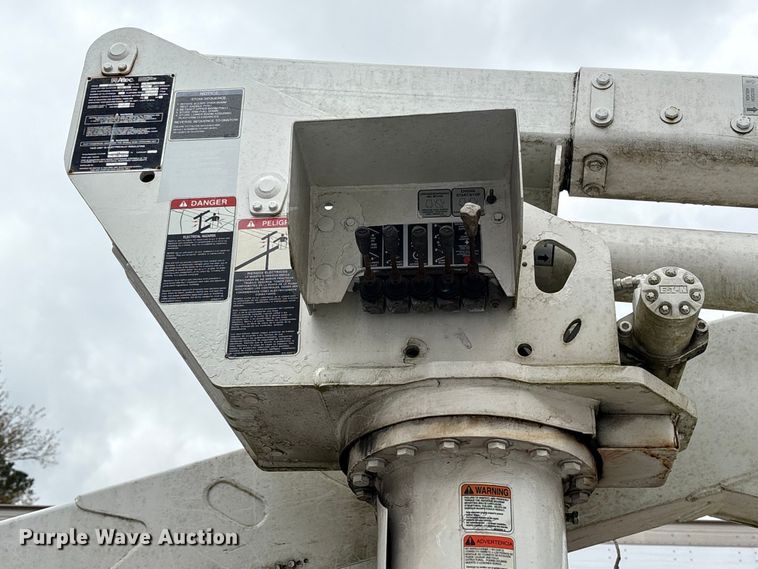 image for item ET7466 2012 International TA005 bucket truck