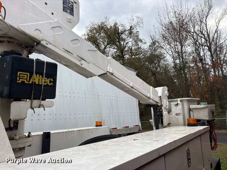 image for item ET7466 2012 International TA005 bucket truck