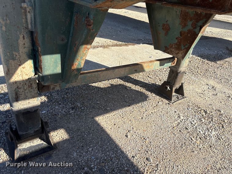 image for item EU0144 2002 Chassis King container trailer