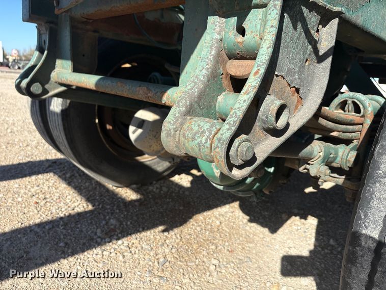 image for item EU0144 2002 Chassis King container trailer