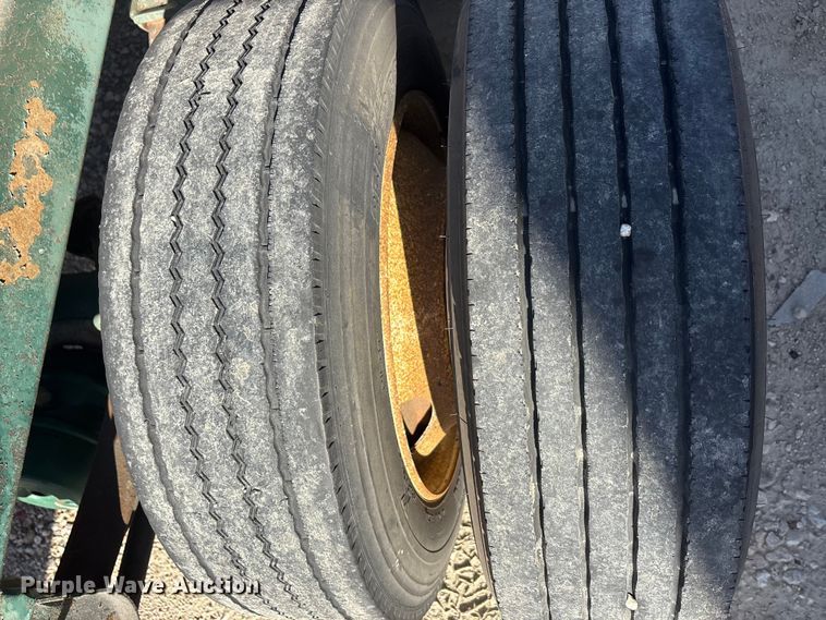 image for item EU0144 2002 Chassis King container trailer