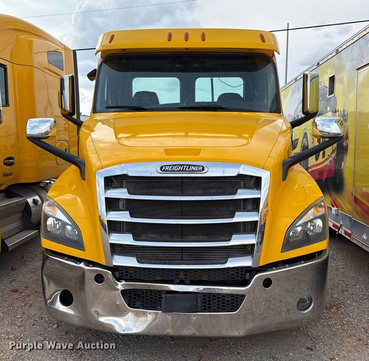 image for item EU5192 2020 Freightliner  Cascadia 126 semi truck