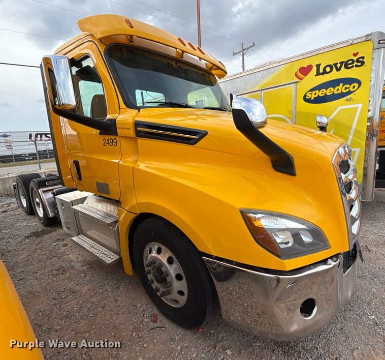 image for item EU5192 2020 Freightliner  Cascadia 126 semi truck